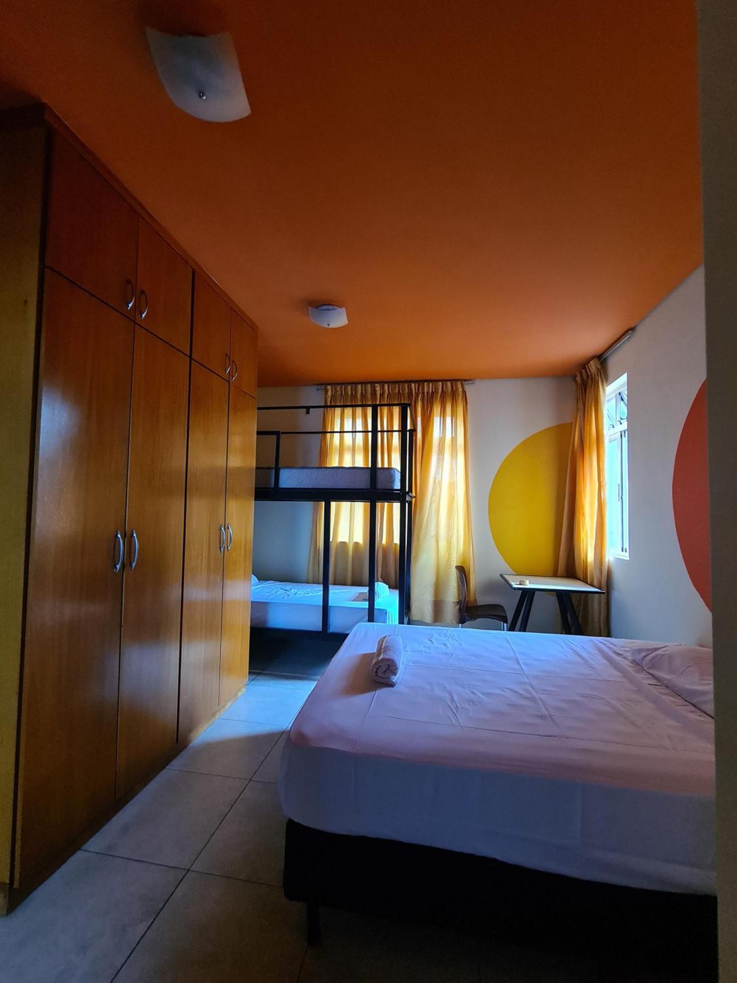Poente Hostel 贝洛哈里桑塔 外观 照片